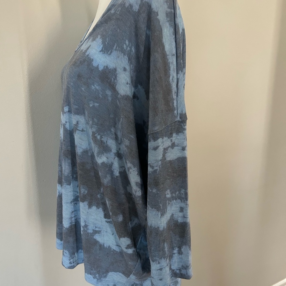 Democracy Blue and Gray Tie-Dye 3/4 Sleeve Top - Picture 5 of 10